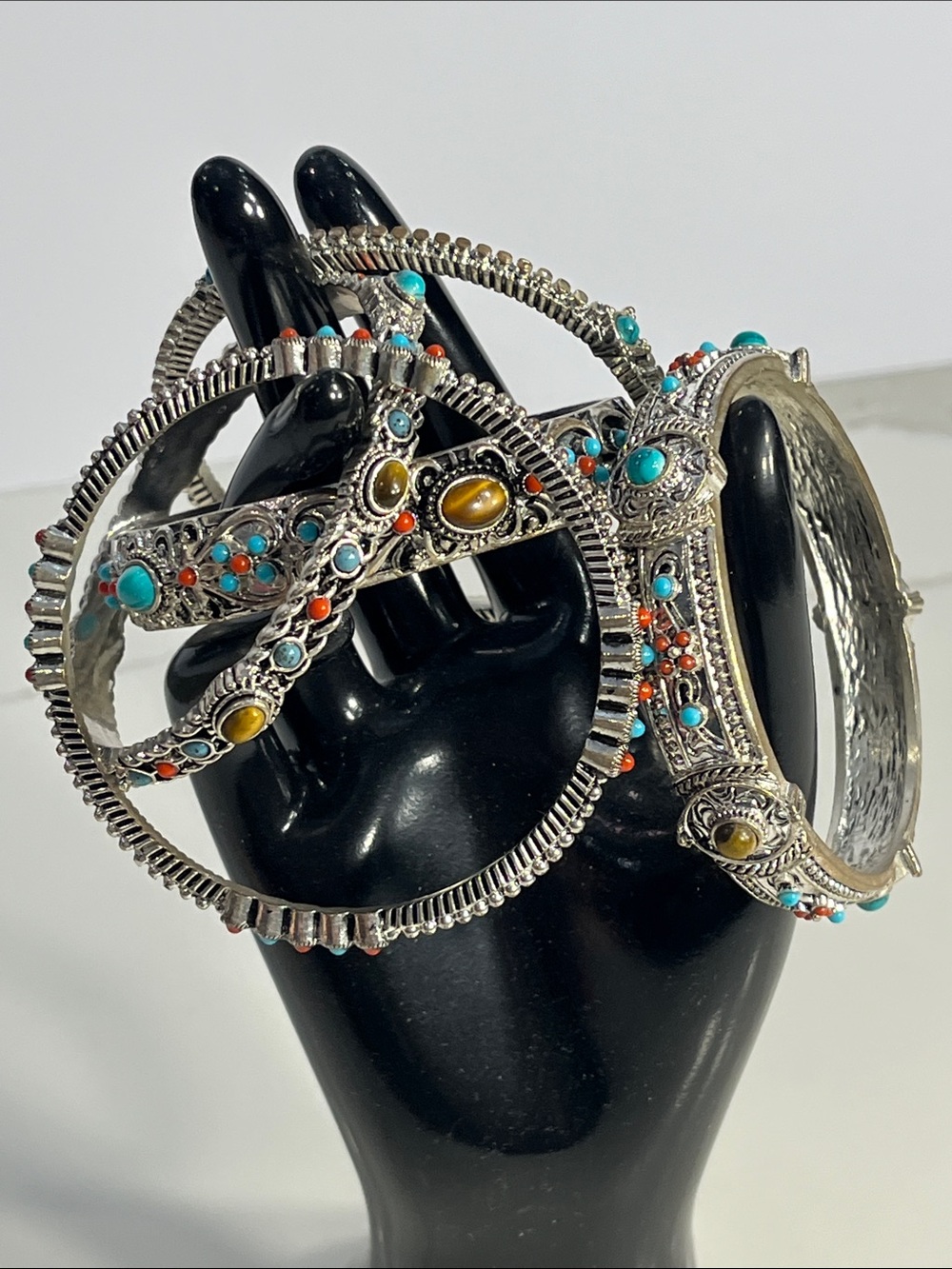 5 SilverTone Turquoise, Coral, Cat’s Eye Accent Bangle Bracelet Set. Faux stones - Picture 5 of 16